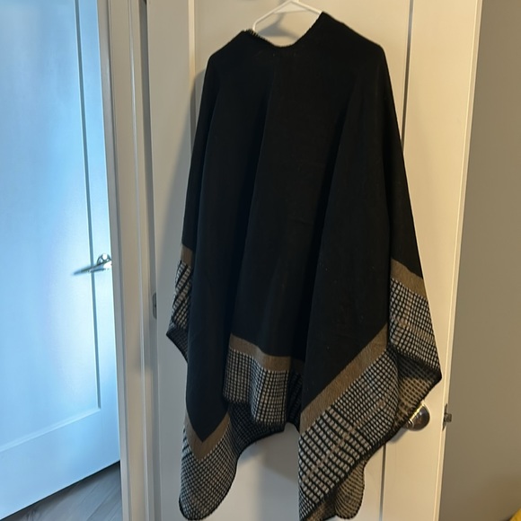 BRAND NEW- Warm wrap shawl OS with tags - Picture 6 of 6